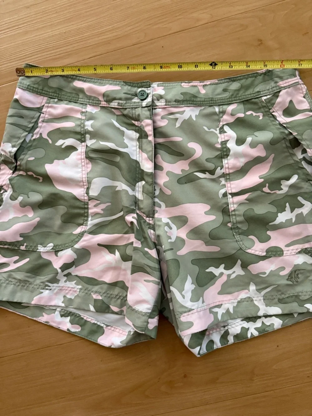 GUY HARVEY WOMEN’S SIZE 10 GREEN PINK CAMO FISHING CAMPING SHORTS BREATHABLE EUC